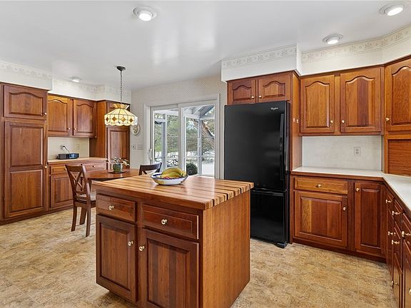 3rd image of 41 Forest Acres Dr
