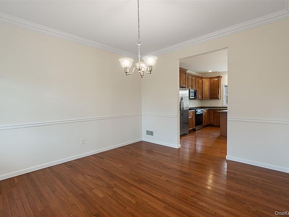 4th image of 9 Ralph Brach Drive