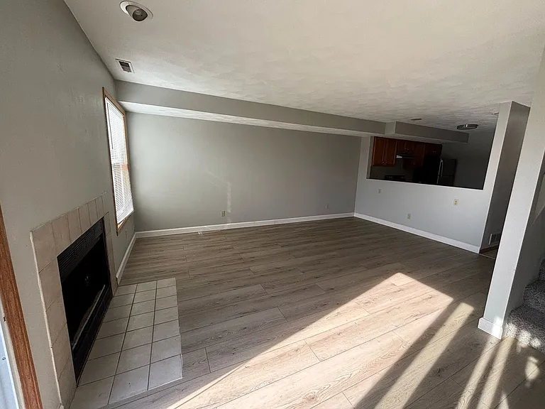 386 Amphitheater Dr — Photo 8