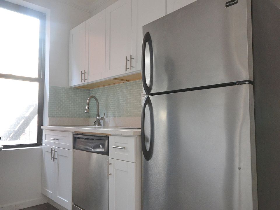 2nd image of 219 13th St APT 19