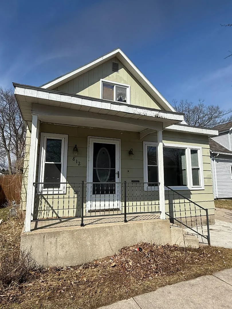 Property Photo - 812 Jacobson St