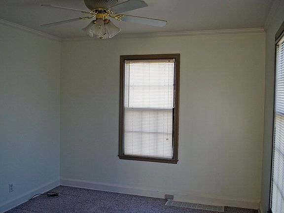 3rd image of 1066 Lexington Ave