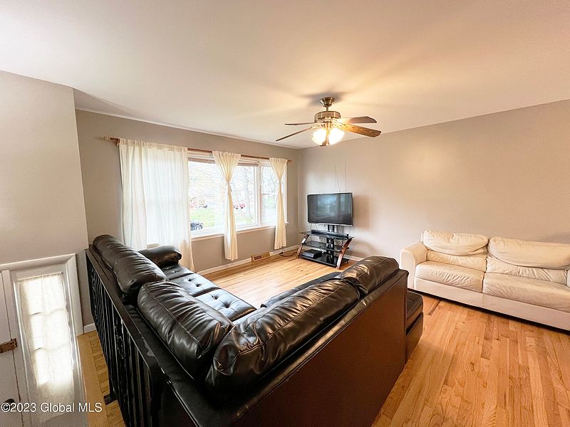 4th image of 37 Bloomingdale Avenue