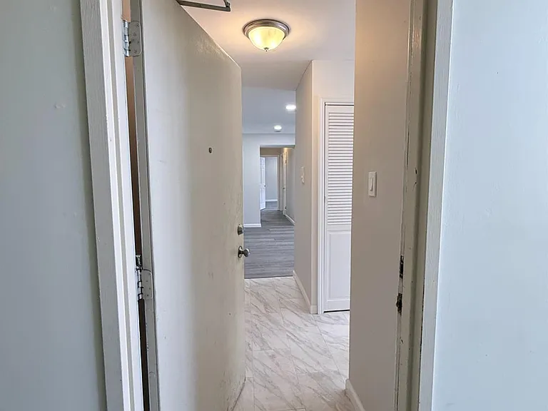 513 Edison Glen Ter #513 — Photo 3