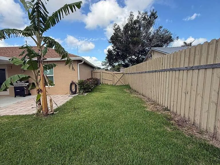 349 NW Hibiscus St — Photo 20