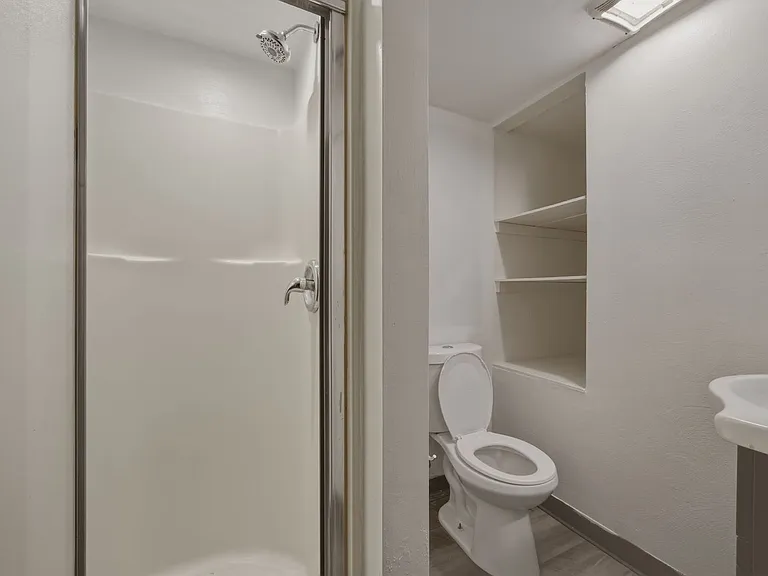325 Ella St — Photo 10