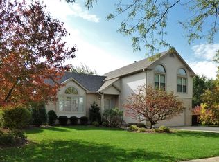 390 Hidden Creek Rd, Lake Zurich, IL 60047