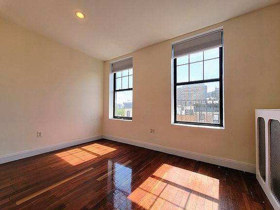 4th image of 111 E 7th St #78