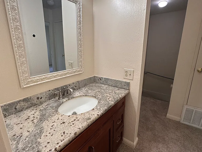 1047 Mohr Ln #B — Photo 16