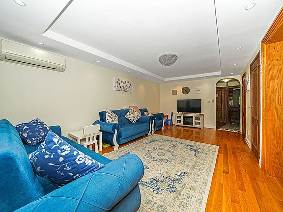 3rd image of 38 Corbin Pl