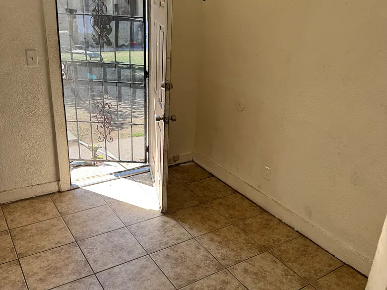 112 Kentucky St #8 — Photo 7