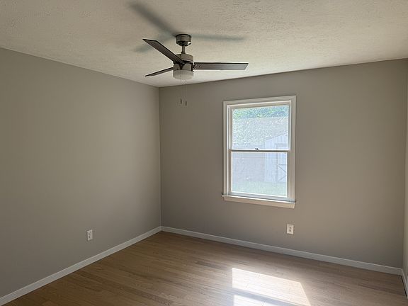 3rd image of 21 N Mapleleaf Ave