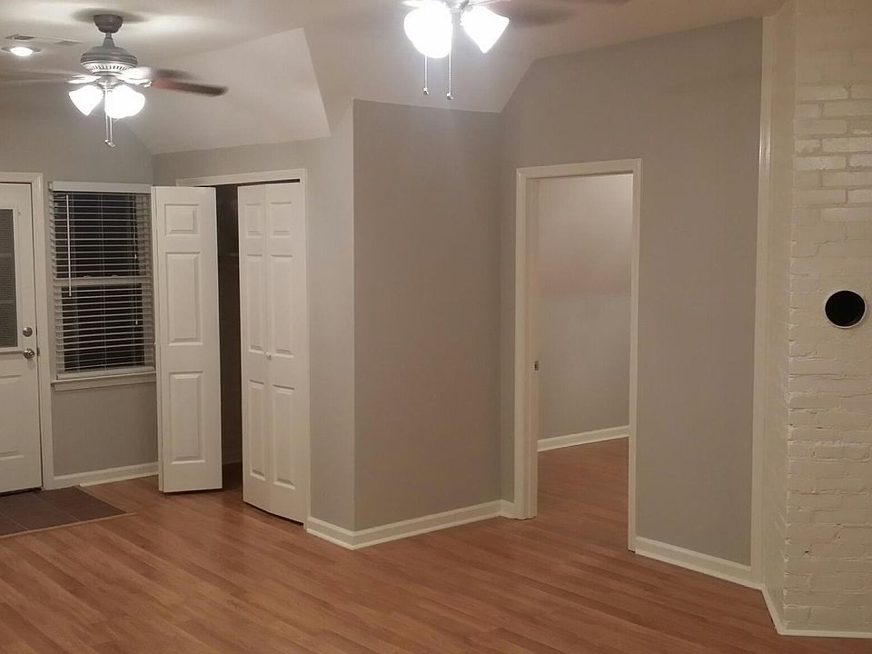 2nd image of 805 Lewis St #B