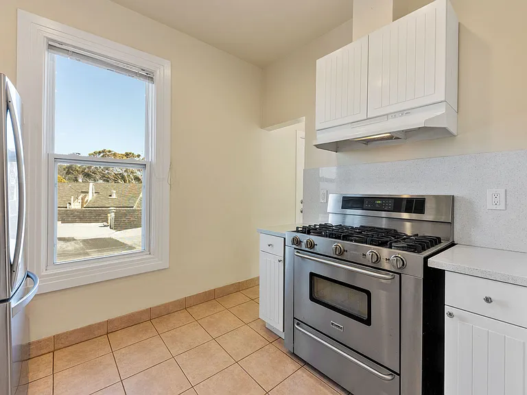 227 Chenery St — Photo 4