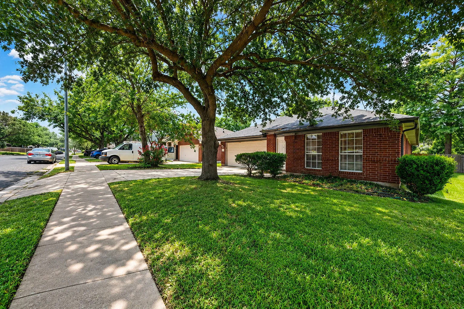1109 Briargate Dr — Photo 1