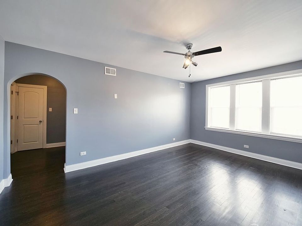 1st image of 3309 W Bryn Mawr Ave APT 2