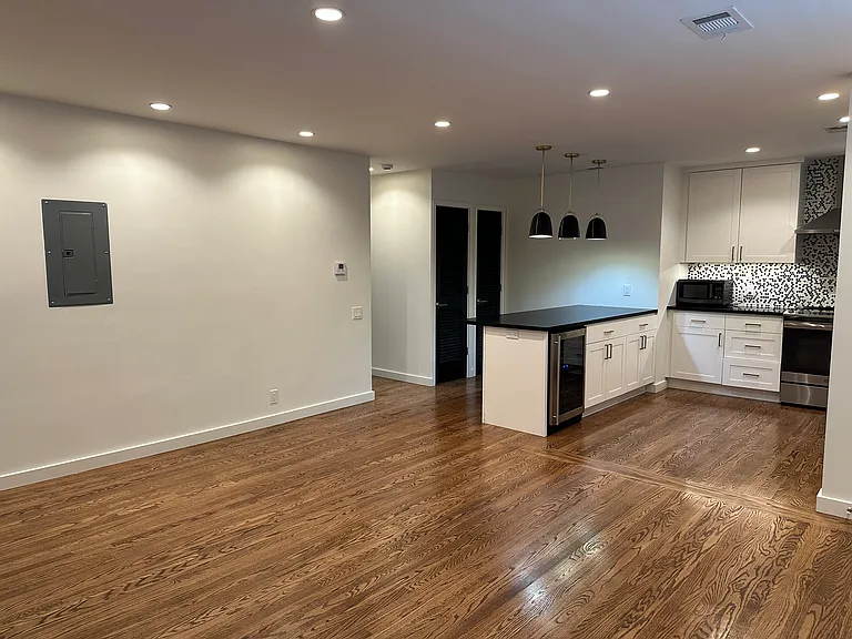 200 Waverley St #8 — Photo 4