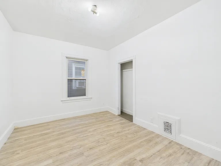 365 Orms St #1 — Photo 8