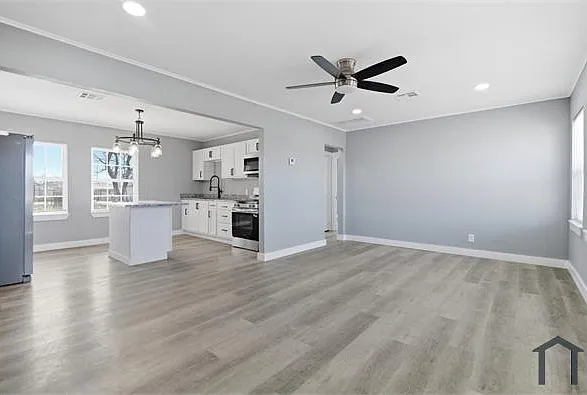 1717 N Harvard Ave — Photo 17