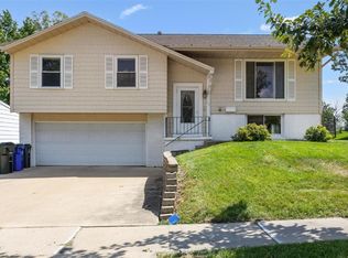 405 Fleetwood Rd SW, Cedar Rapids, IA 52404