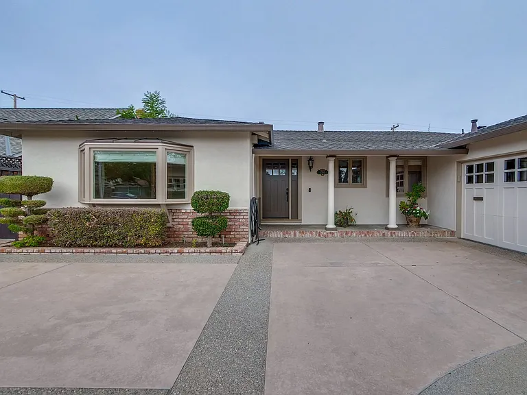 1593 Koch Ln — Photo 2