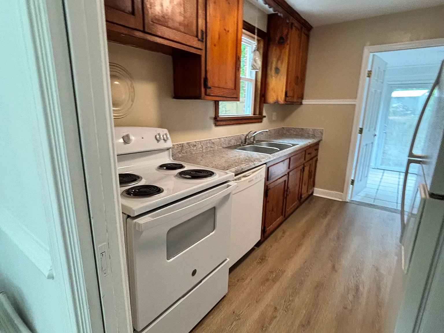 3 bed, 1125 sqft, $1,895 — Photo 4