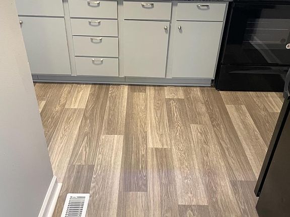 5th image of 98 Aspen Ave