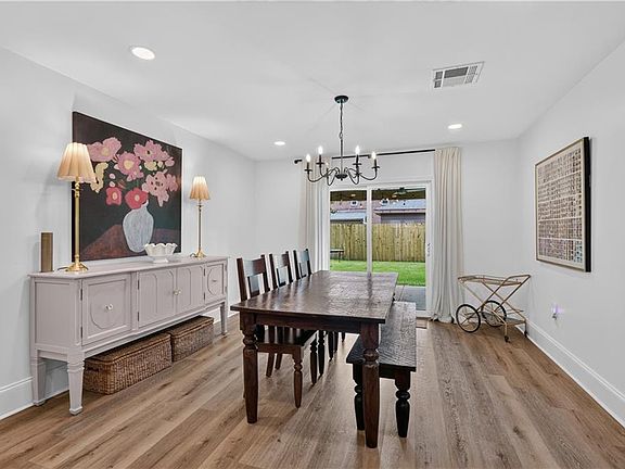 4th image of 9425 Roslyn Dr