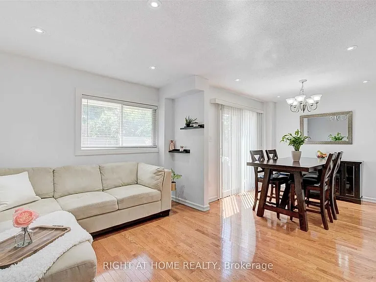 121 Radford Dr — Photo 4