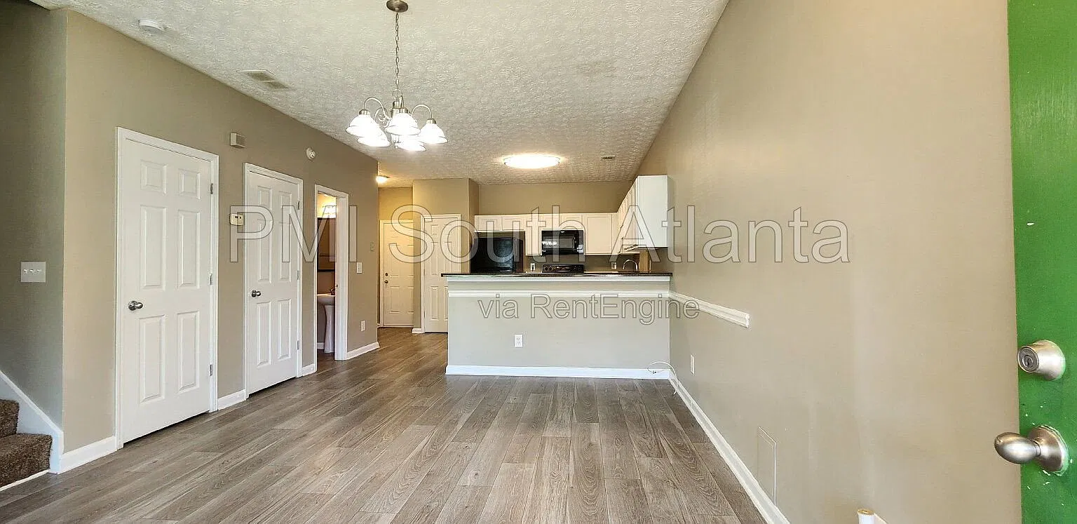 3 bed, 2.5 bath, 1500 sqft, $1,325 — Photo 3