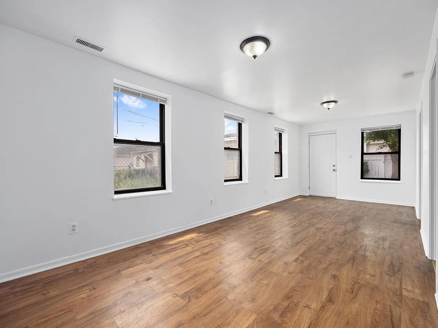 2702 S Spaulding Ave — Photo 4