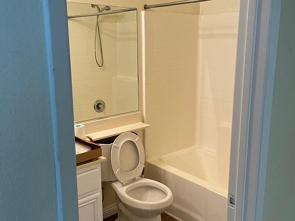 3rd image of 25846 Iris Ave Unit C