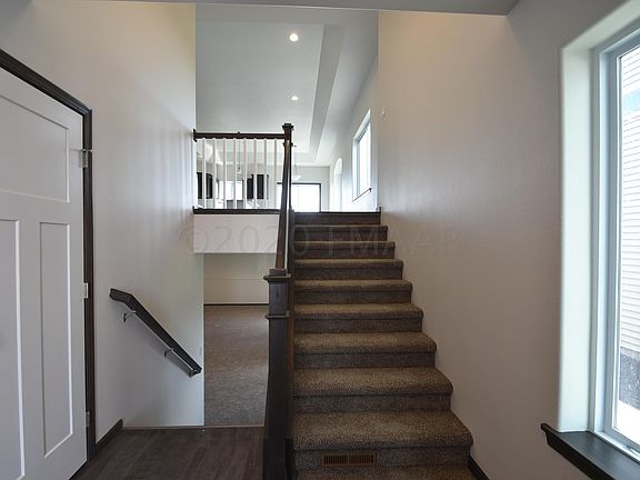 4th image of 3011 38th Ave S