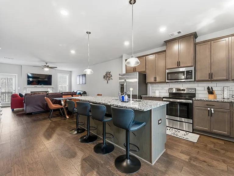 4762 Sampson Ct — Photo 41