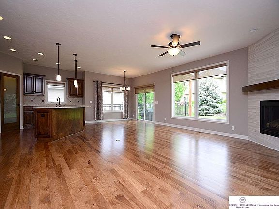 5th image of 9946 Olive St
