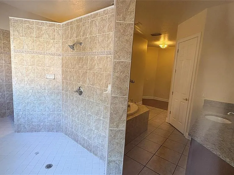 10547 Martinique Isle Dr — Photo 19