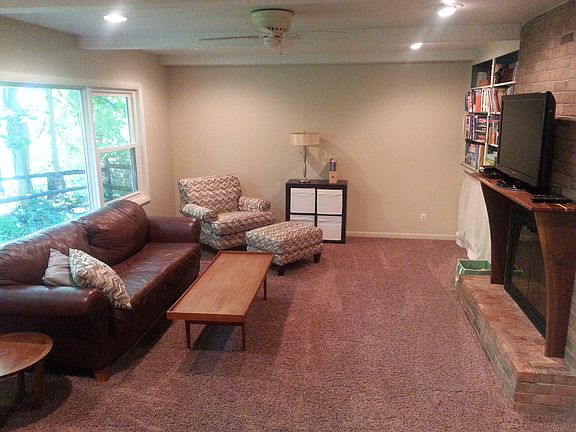 5th image of 128 Brown St