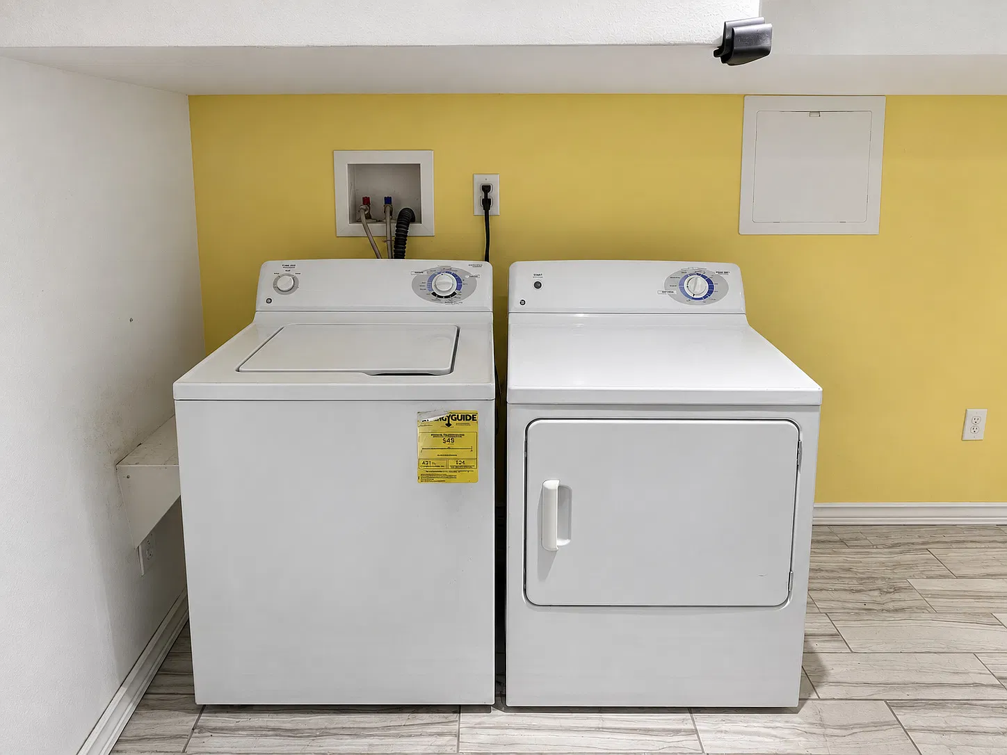 1 bed, 1.5 bath, 1371 sqft, $1,900 — Photo 3