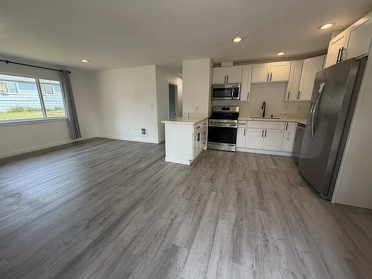 316 Willow St — Photo 2