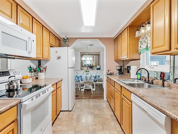 2nd image of 2470 KAREN DRIVE