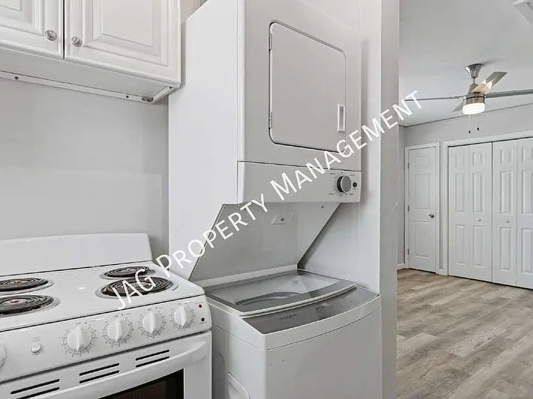 1123 Lasalle St #8 — Photo 8