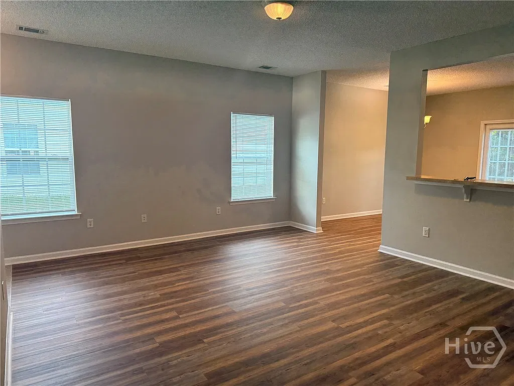 3 bed, 2.0 bath, 1314 sqft, $1,900 — Photo 2