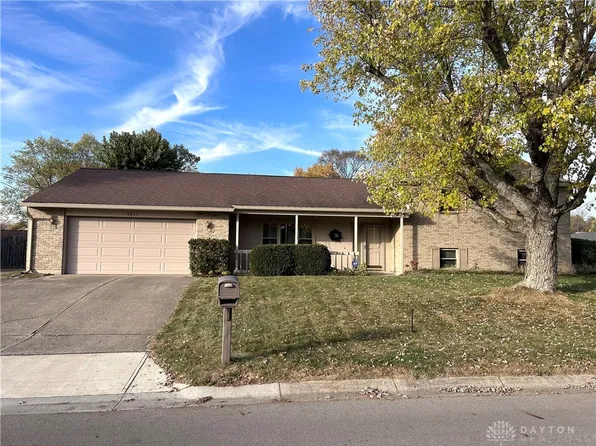 4011 Willow Creek Dr, Dayton, OH 45415