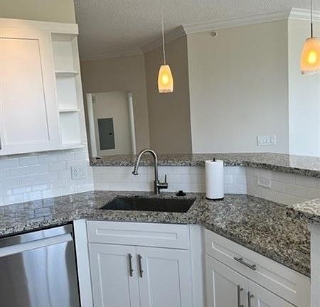 4th image of 533 NE 3rd Ave APT 327