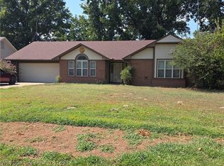 615 Meadowbrook Dr, Alma, AR 72921