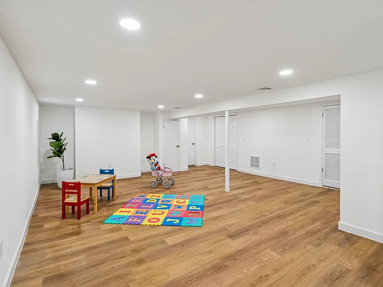 161 Myrtle Ave — Photo 36