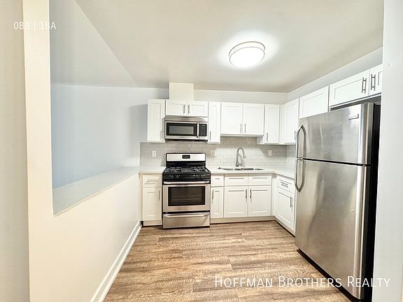 4th image of 5128 De Longpre Ave #1A