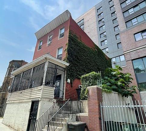 2nd image of 1897 Longfellow Avenue