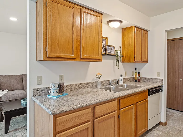 Brookmeadow Apartments — Photo 3