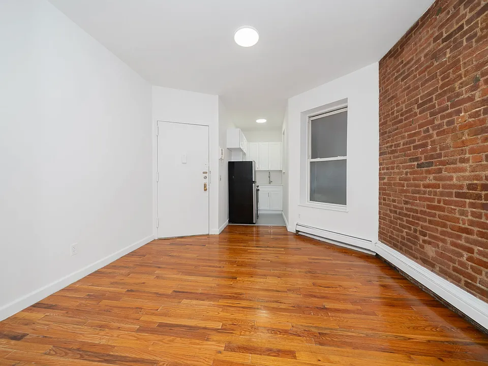 134 W 109th St #4E